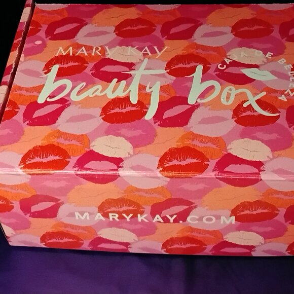 Body Care Beauty Box! Berry And Vanilla Shower Gel And Body Lotion Mary Kay! - Picture 4 of 4